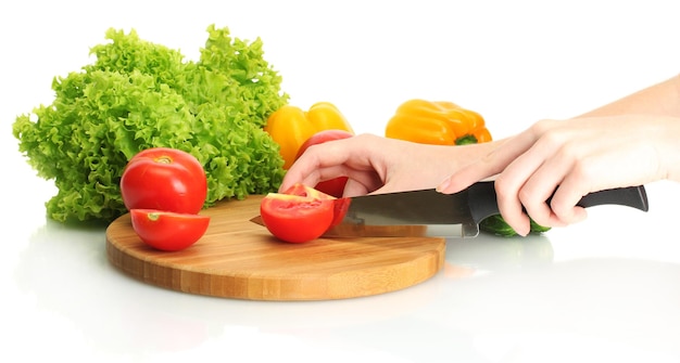 Ręce siekające warzywa